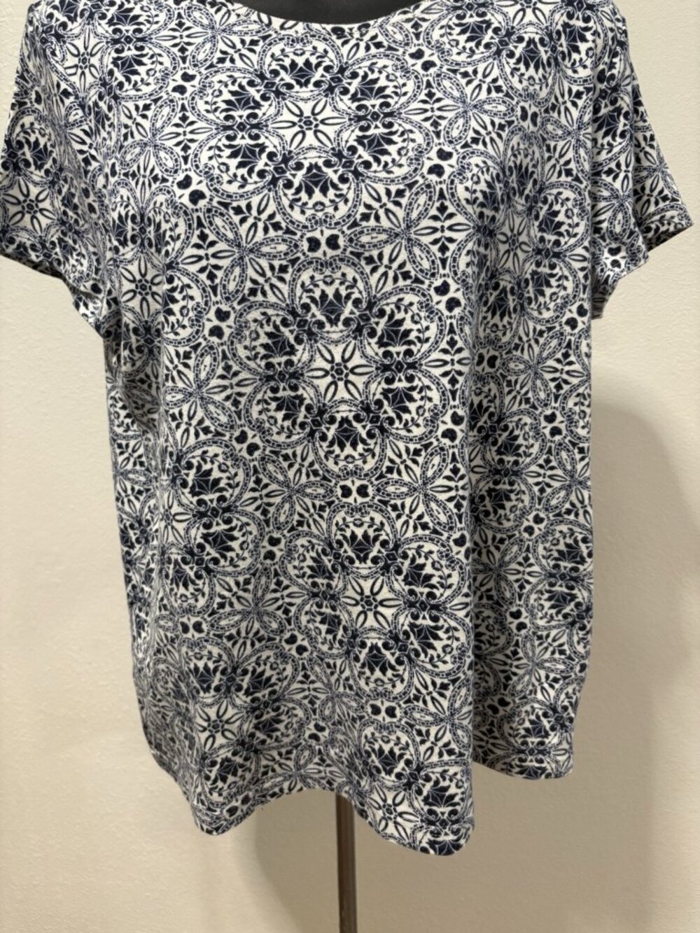 Croft & Barrow Womens  Large L The Classic Tee Short Sleeve Top